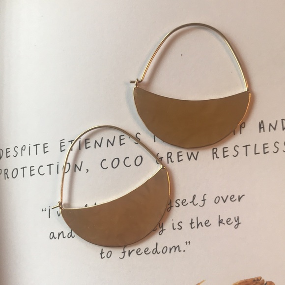 Everri Hammered Half-Moon Hoop Earrings - Picture 2 of 14